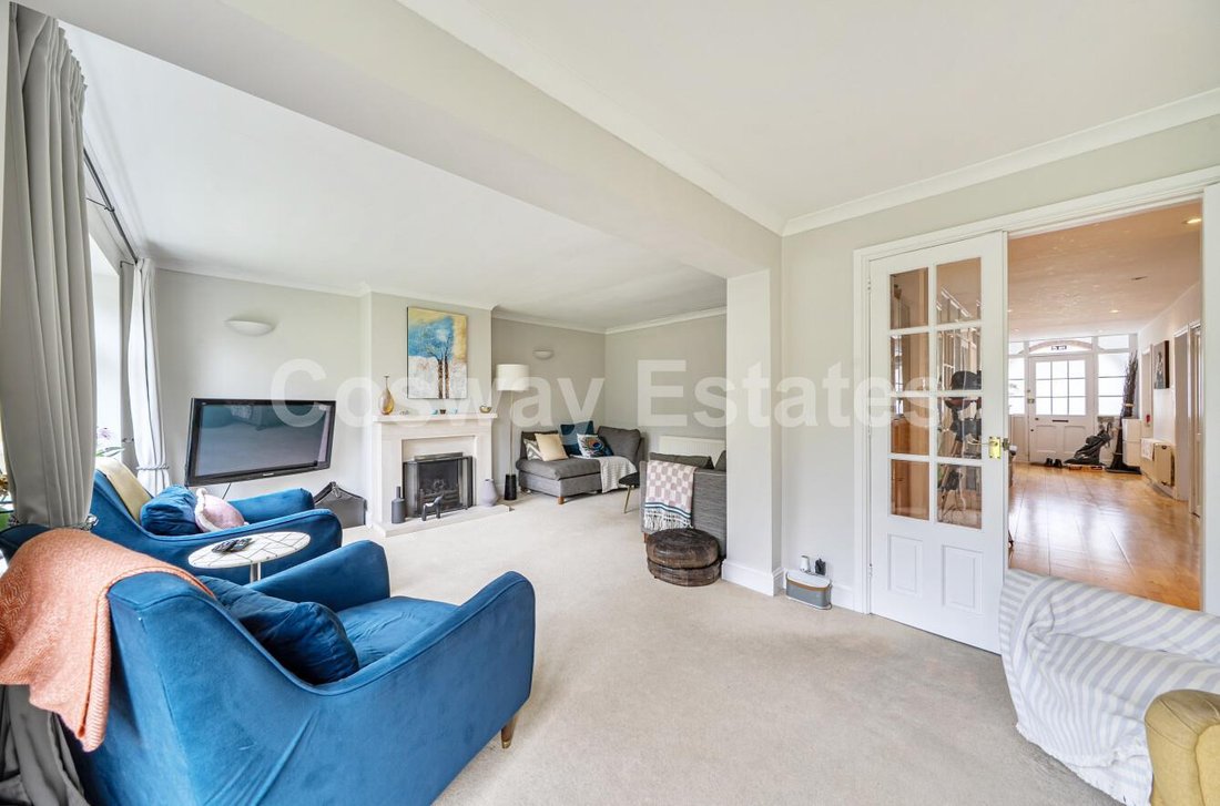 Bungalow in Mill Hill, Barnet, England 3 - 18000568