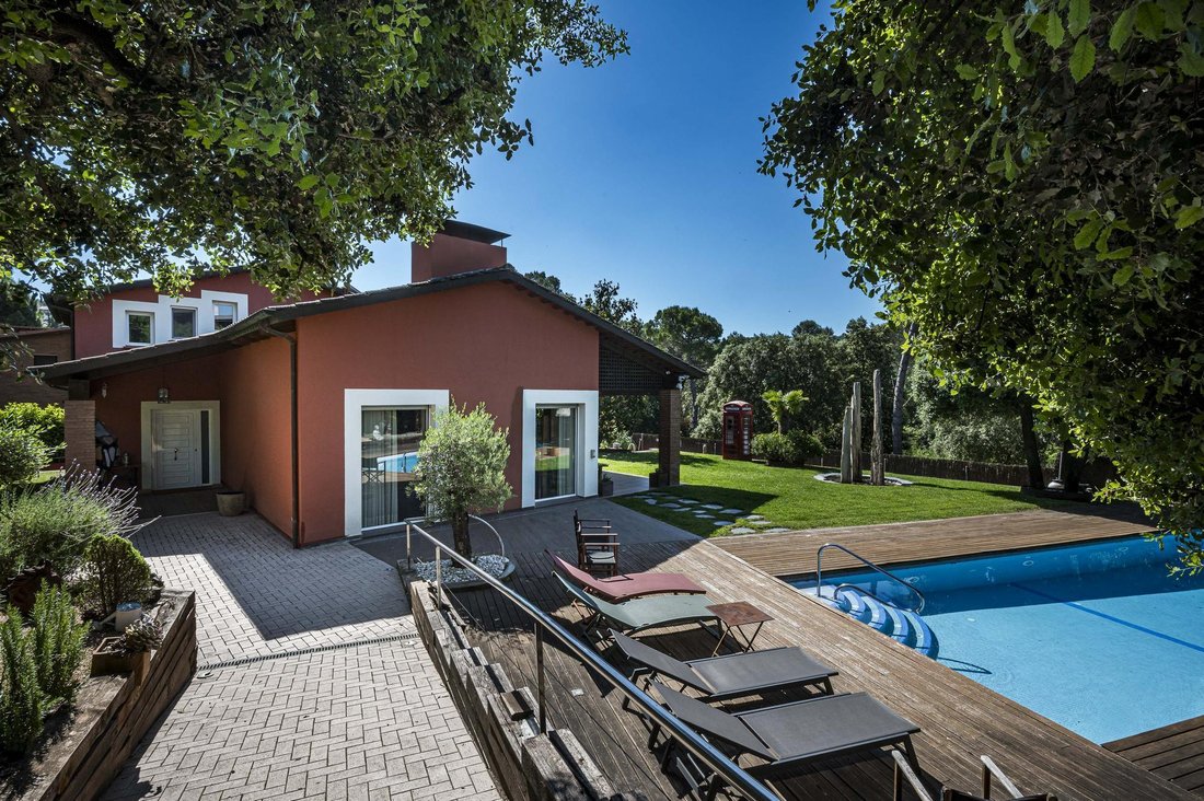 Villa in Sant Cugat del Valles, Catalonia, Spain 2 - 18000638