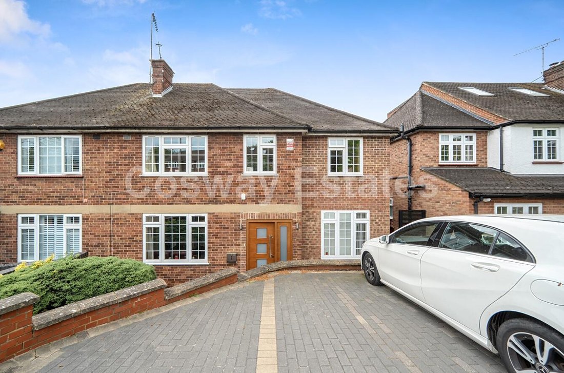 House in Barnet, England 1 - 18000591