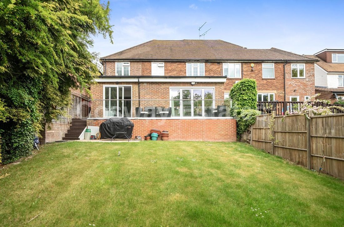 House in Barnet, England 2 - 18000591