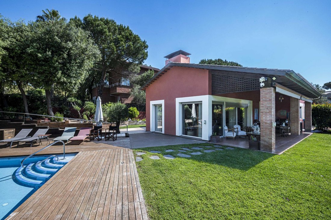 Villa in Sant Cugat del Valles, Catalonia, Spain 1 - 18000638