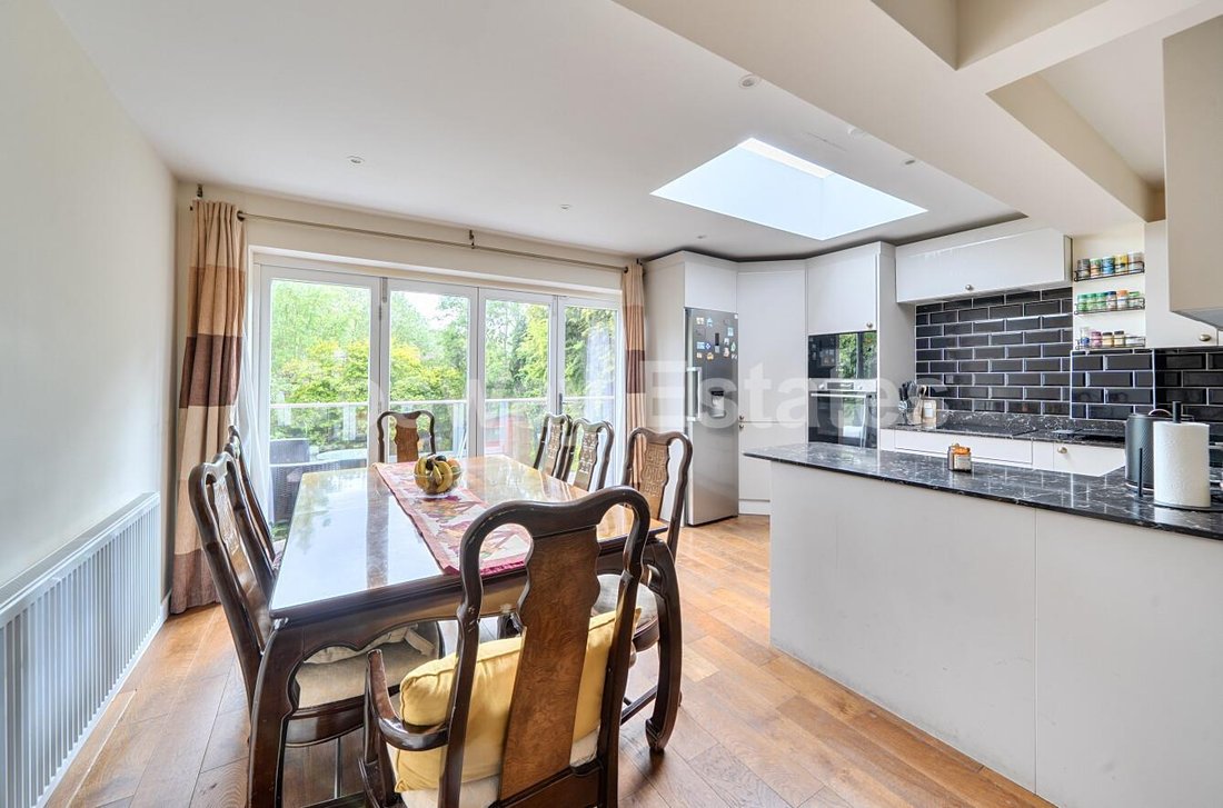 House in Barnet, England 4 - 18000591
