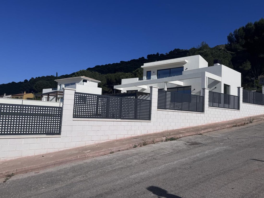 Villa in Alhaurin de la Torre, Andalusia, Spain 2 - 18000648