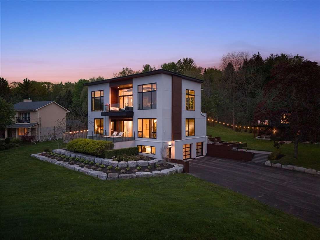House in Burlington, Ontario, Canada 1 - 18000928