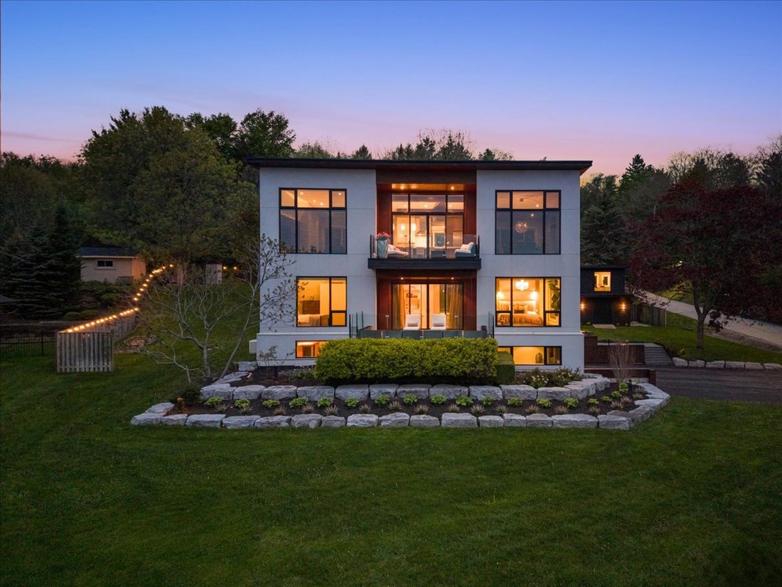 House in Burlington, Ontario, Canada 2 - 18000928