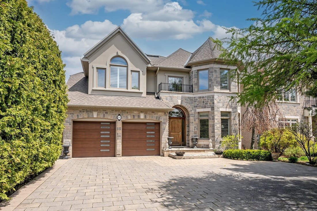 House in Oakville, Ontario, Canada 1 - 18001192