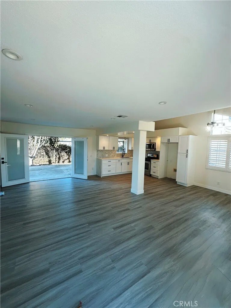 Downey, California, United States 4 - 18003623
