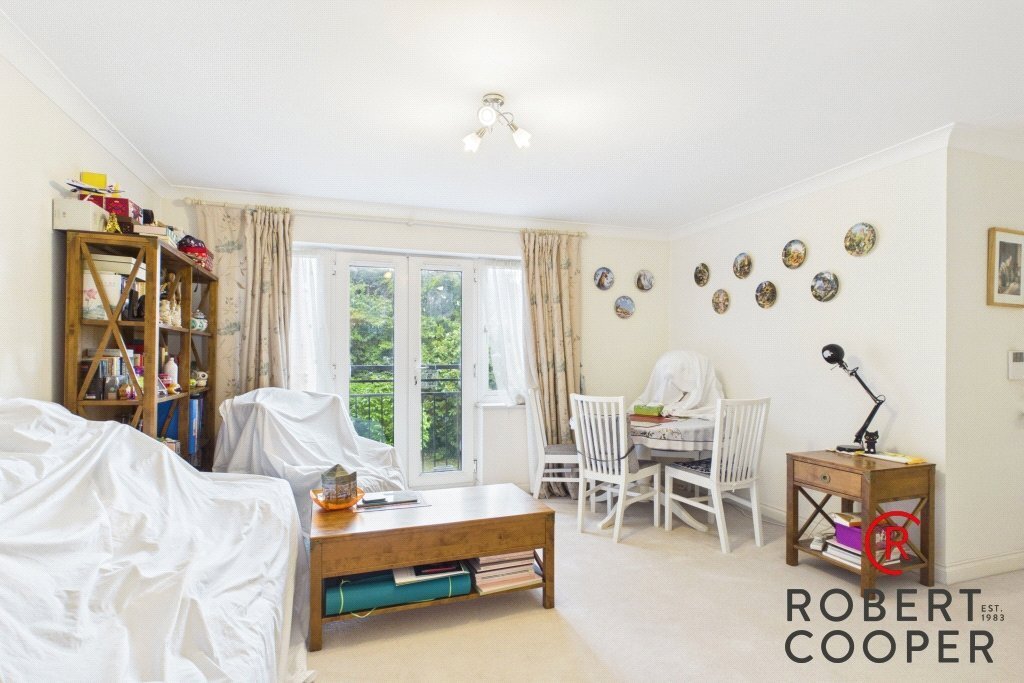 Apartment in Eastcote Village, Hillingdon, England 4 - 18000794