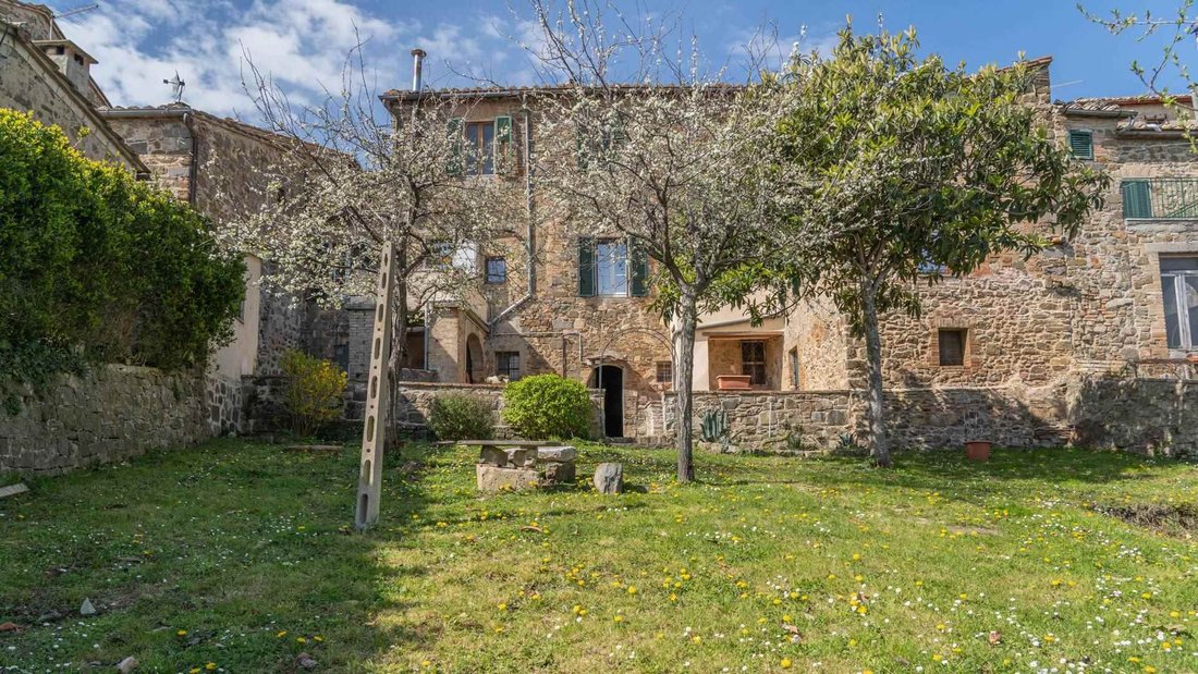 Montalcino, Tuscany, Italy 1 - 18002219