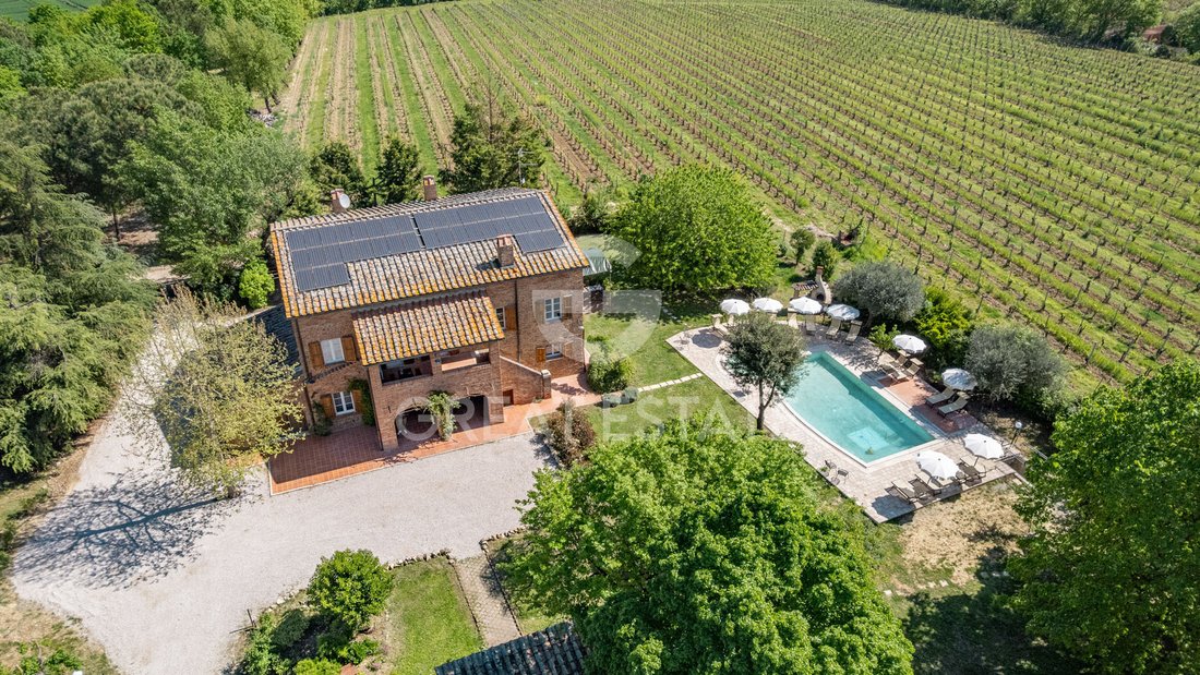 Estate in Montepulciano, Tuscany, Italy 3 - 18002126