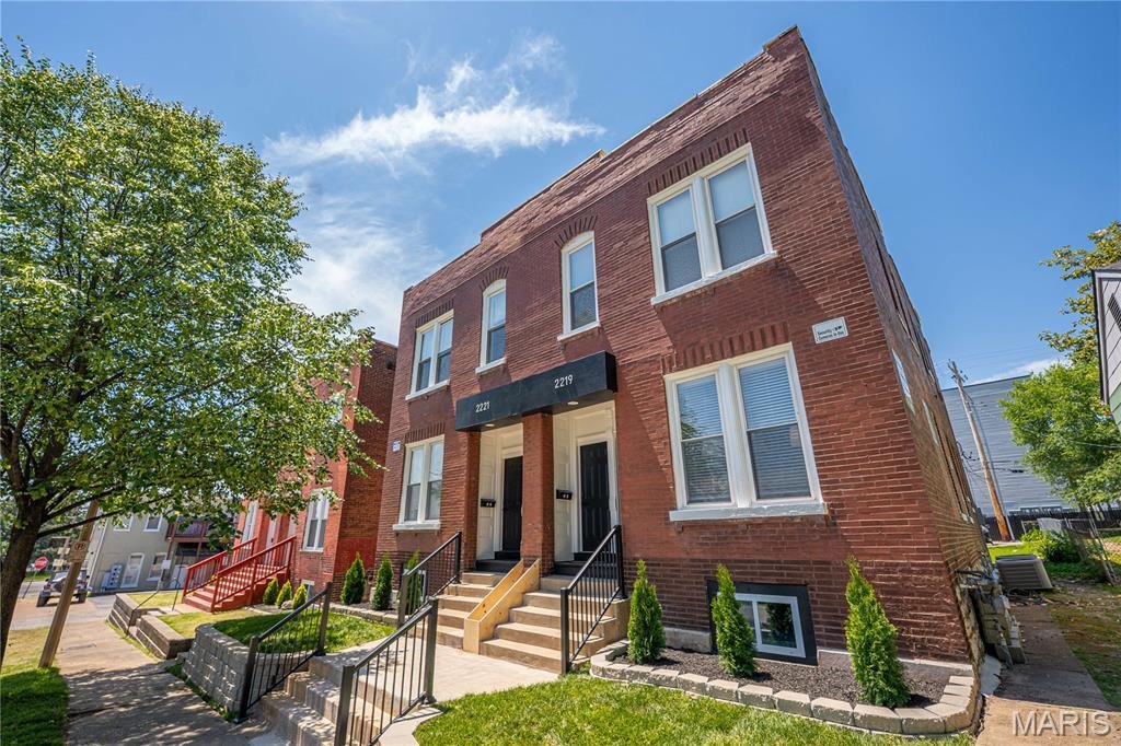 St. Louis, Missouri, United States 3 - 18003590