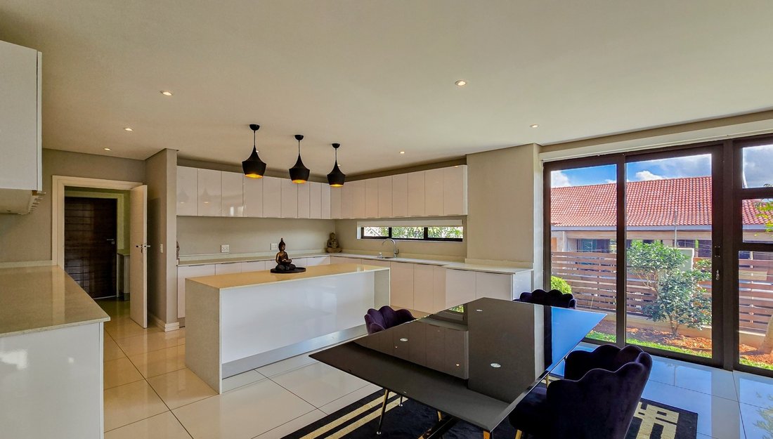 Villa in La Lucia, KwaZulu-Natal, South Africa 4 - 18002695