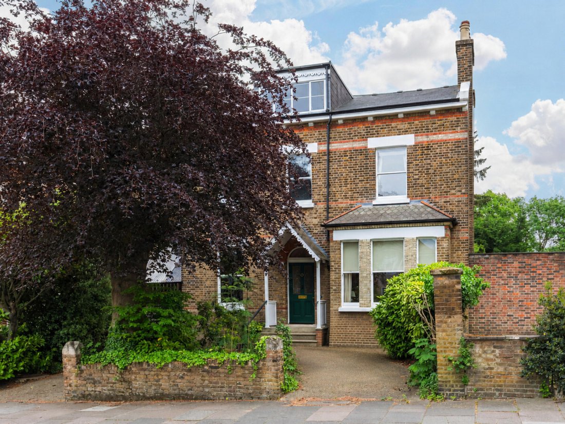 House in Ealing (London Borough of Ealing), Ealing, England 1 - 18000708