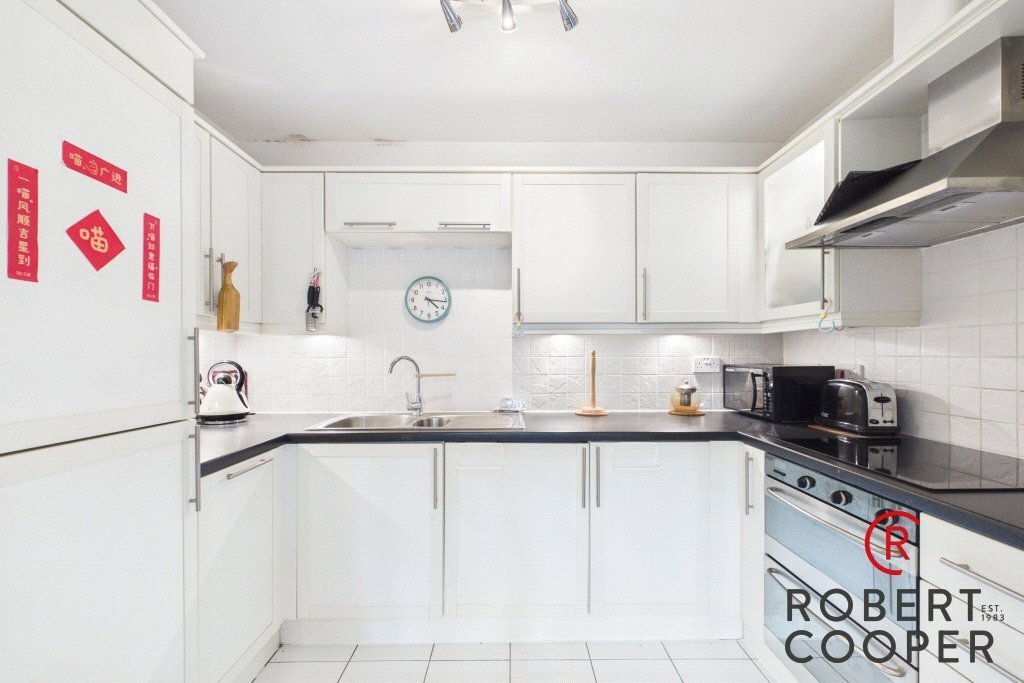 Apartment in Eastcote Village, Hillingdon, England 3 - 18000794