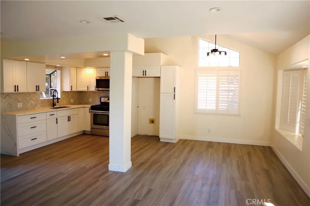 Downey, California, United States 3 - 18003623