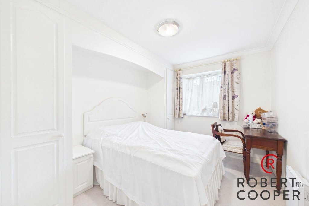 Apartment in Eastcote Village, Hillingdon, England 5 - 18000794