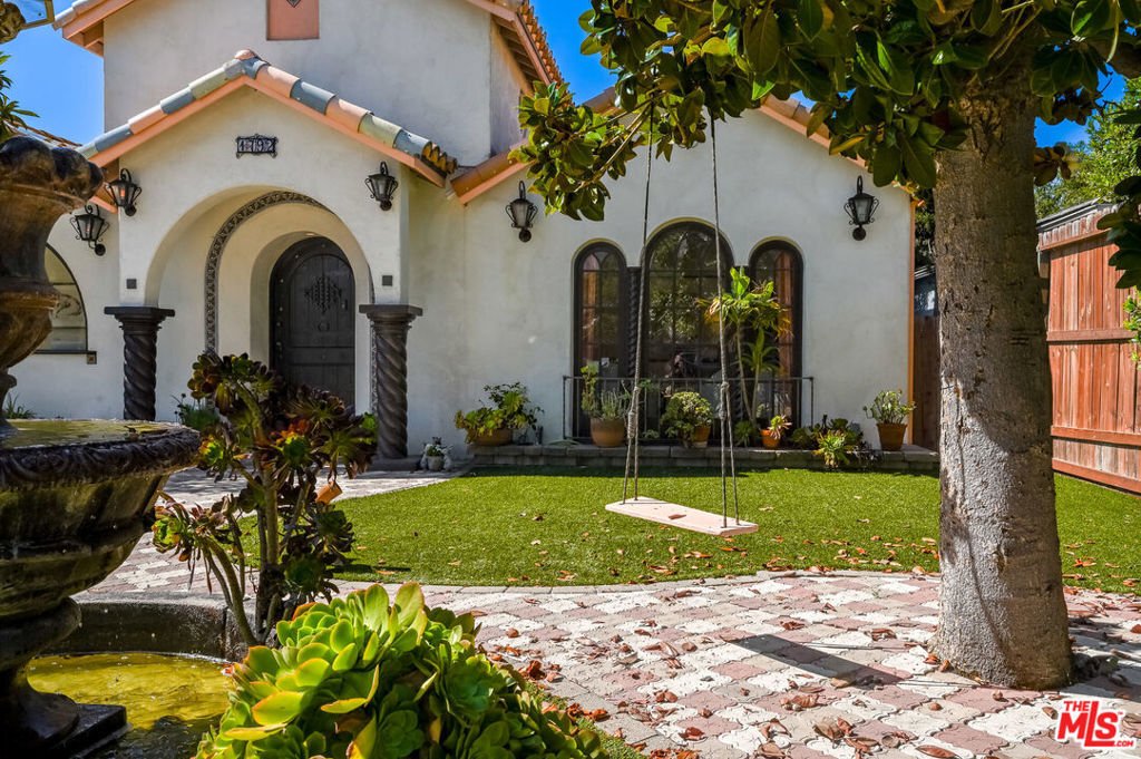House in Altadena, California, United States 3 - 18003542