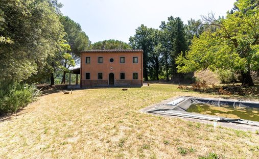 Villa in Palaia, Tuscany, Italy 1