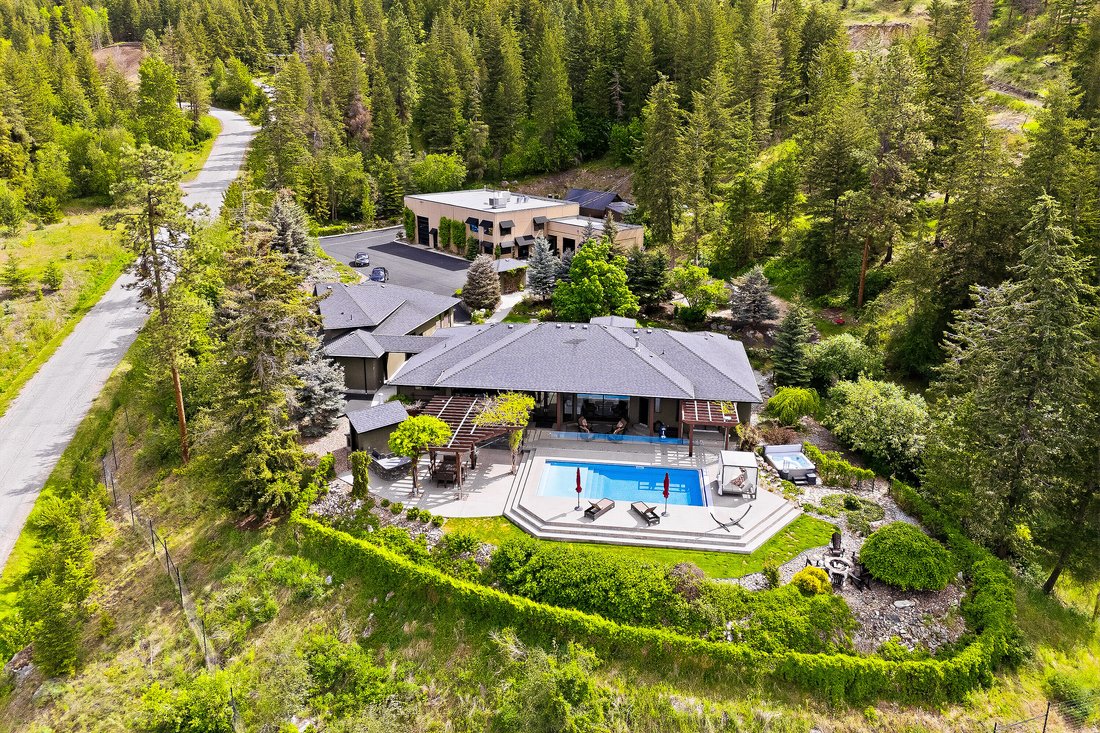 House in Kelowna, British Columbia, Canada 1 - 18003002