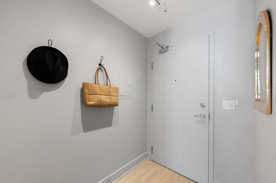 Condo in Toronto, Ontario, Canada 3 - 18003177