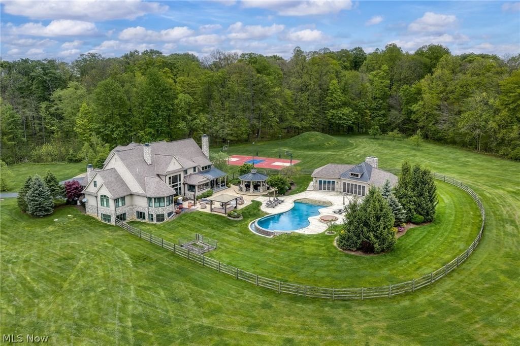 House in Novelty, Ohio, United States 2 - 17096313