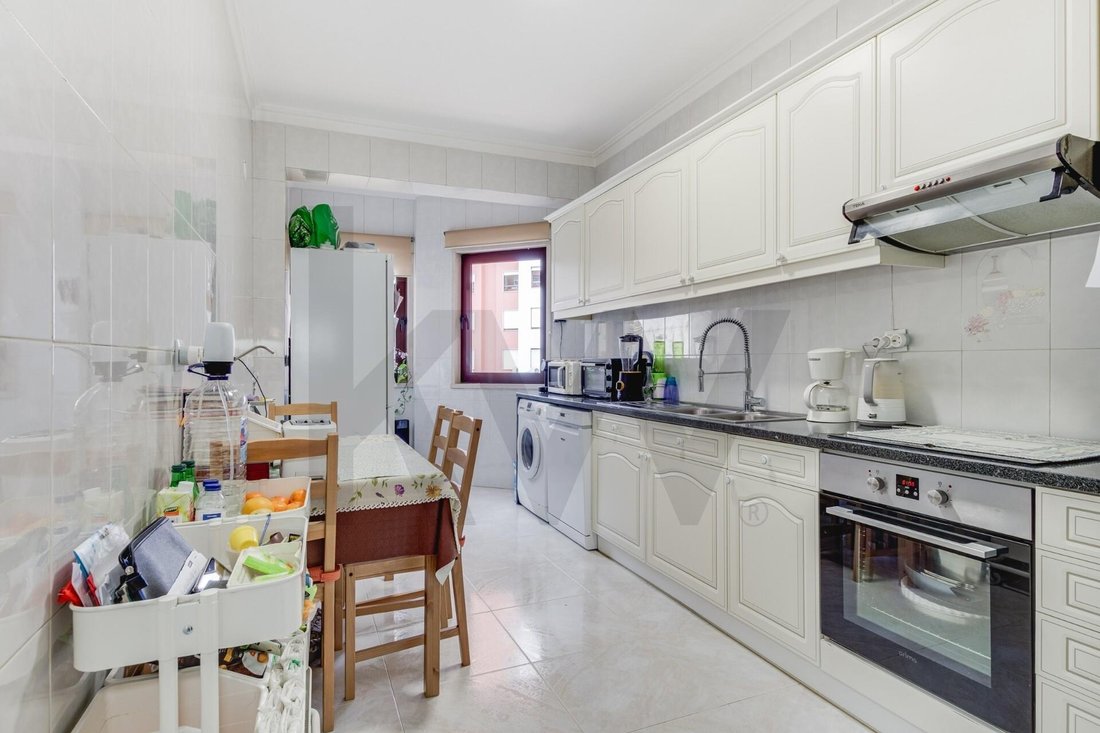 Apartment in Carnide, Lisbon, Portugal 3 - 18003534