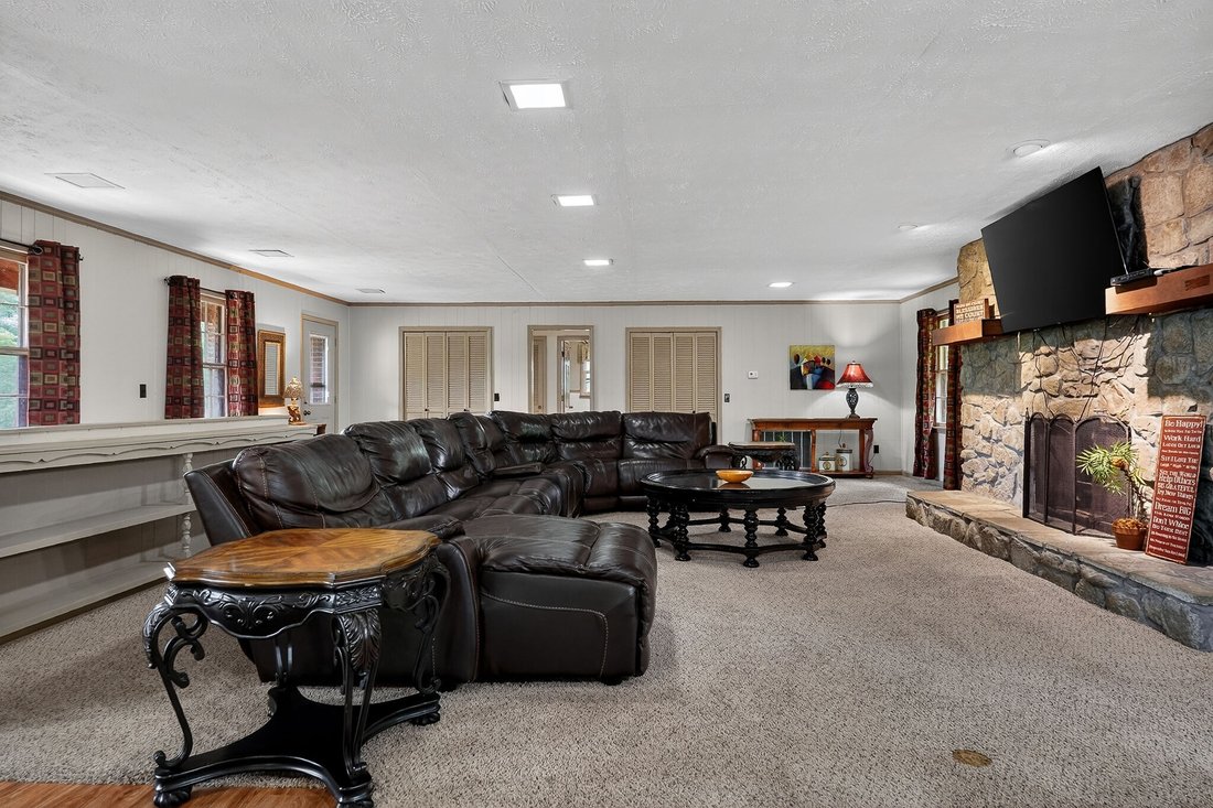 House in Smithville, Tennessee, United States 3 - 18001802