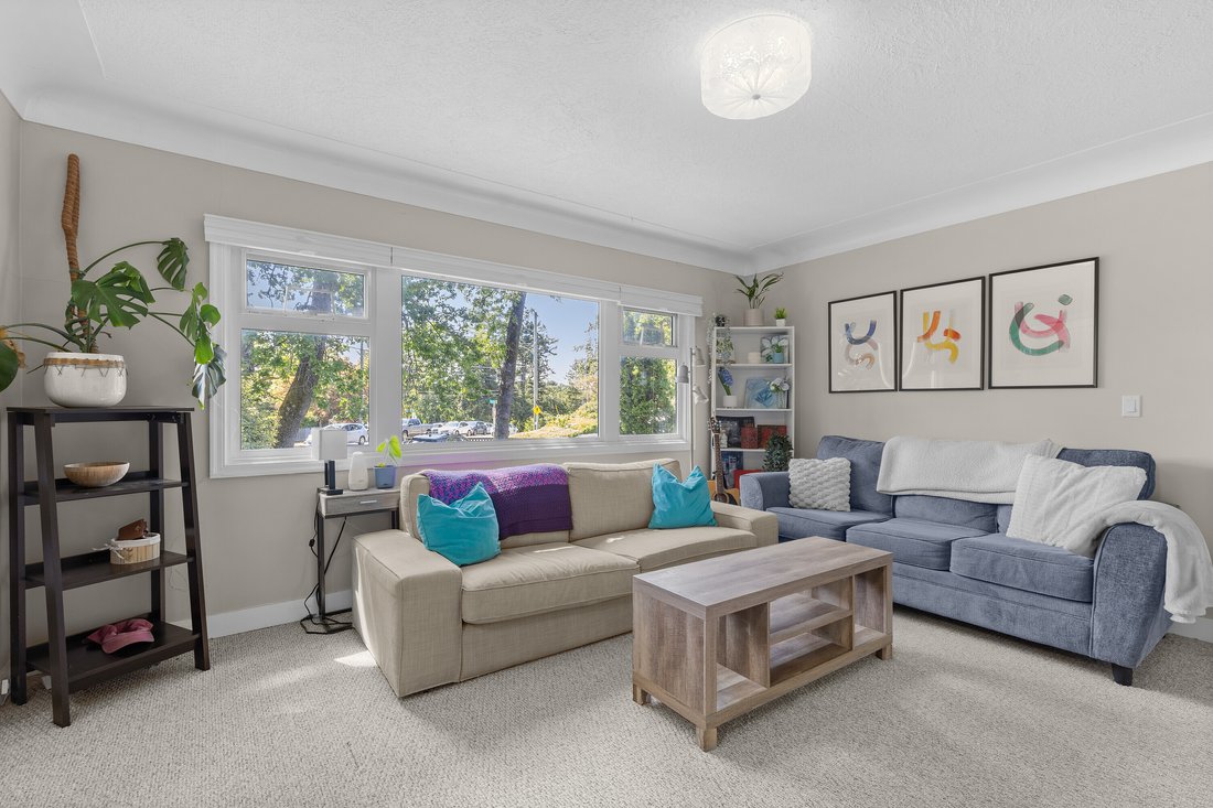 House in Saanich, British Columbia, Canada 3 - 18003008