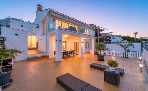 Villa in Buenas Noches, Estepona, Spain 1