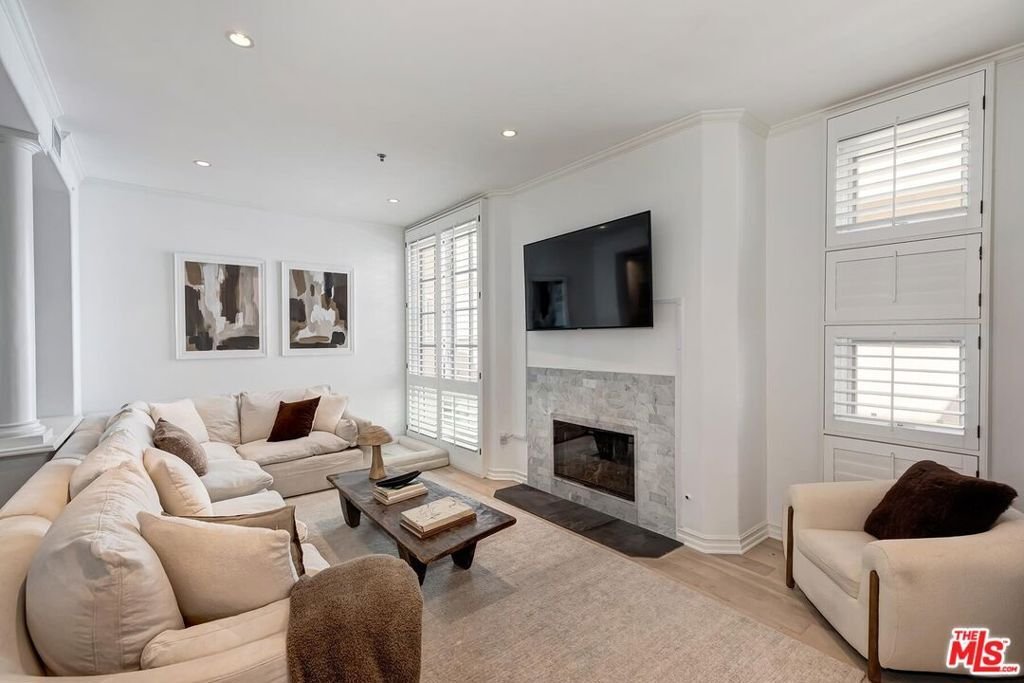 Condo in Beverly Hills, California, United States 2 - 18002026