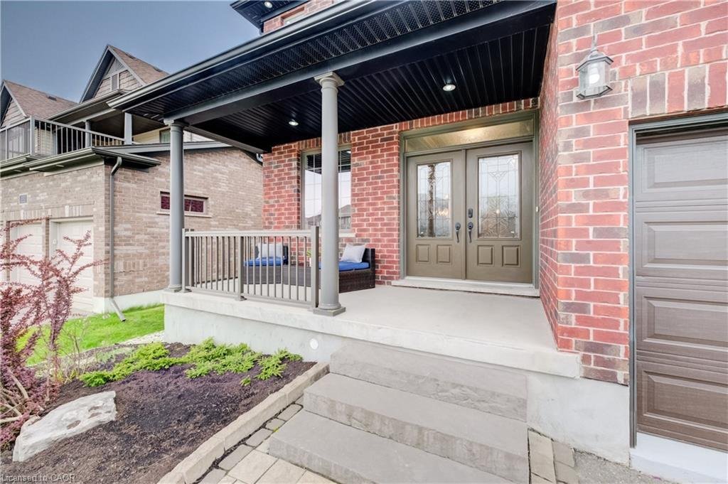 House in New Hamburg, Ontario, Canada 2 - 18002530