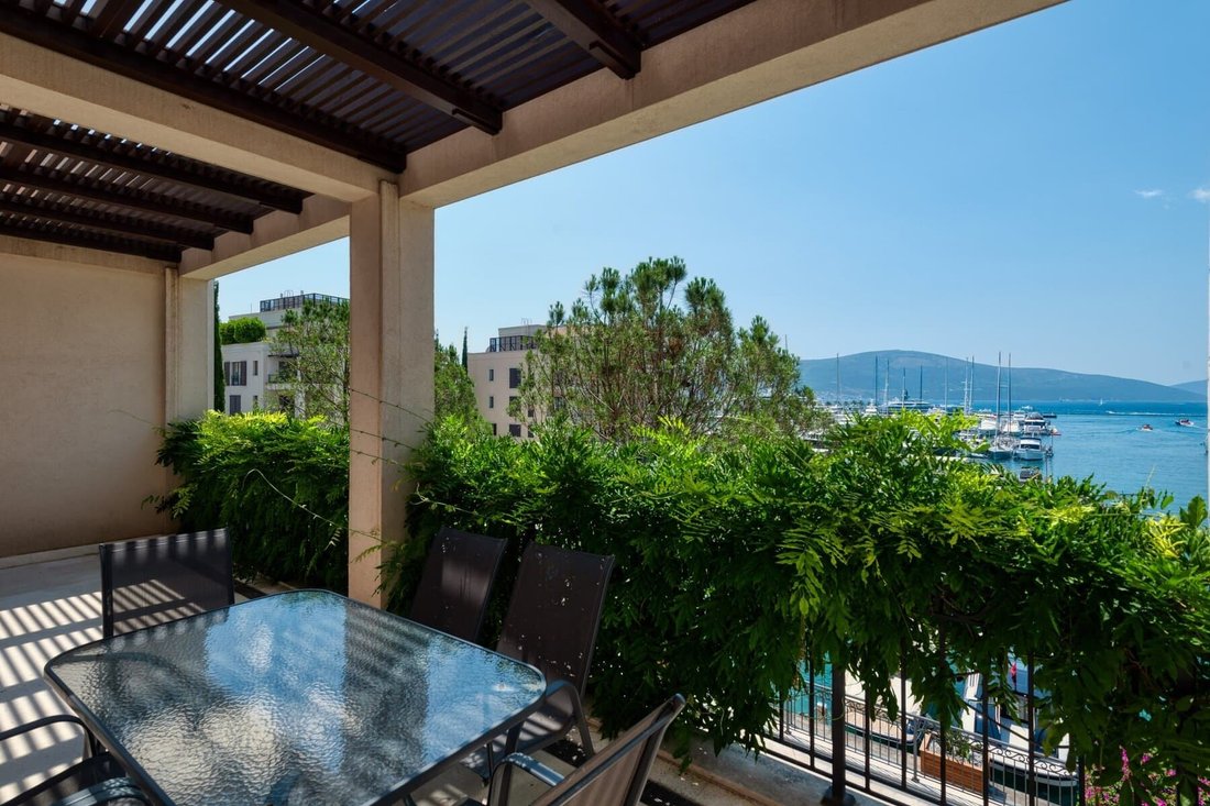 Apartment in Tivat, Tivat Municipality, Montenegro 4 - 16940250
