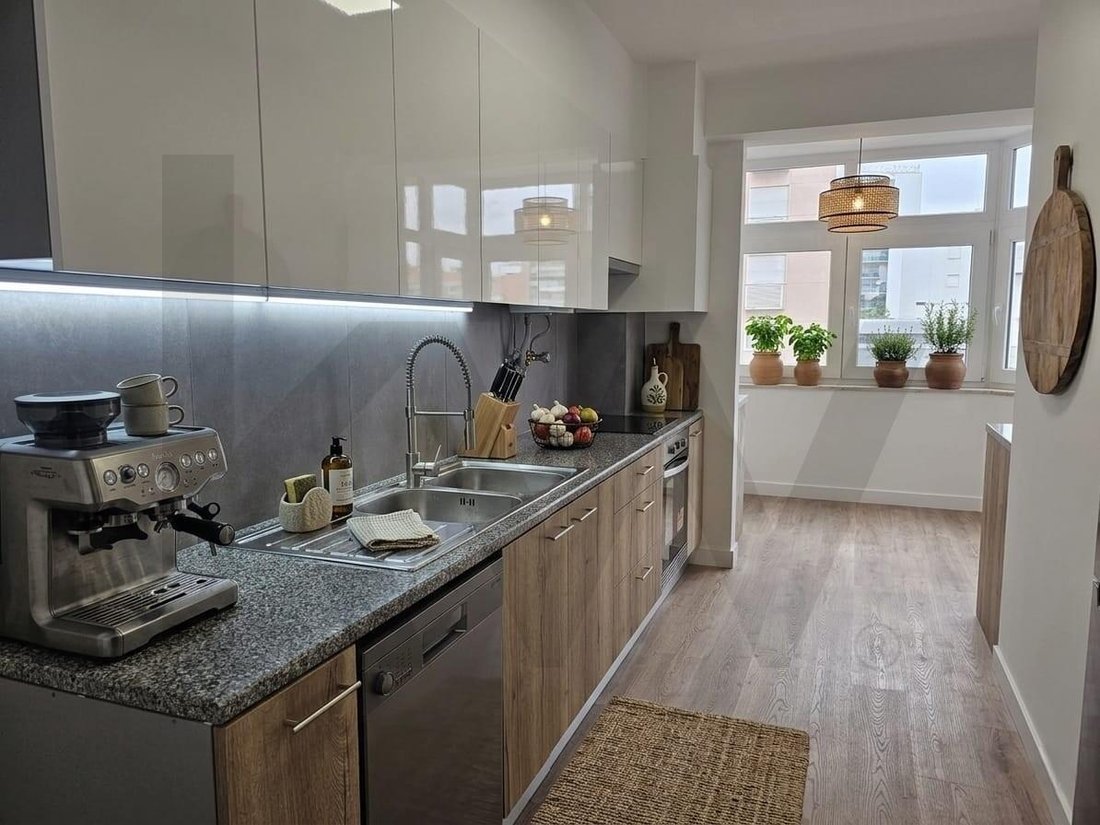 Apartment in Sao Domingos de Benfica, Lisbon, Portugal 3 - 17990931