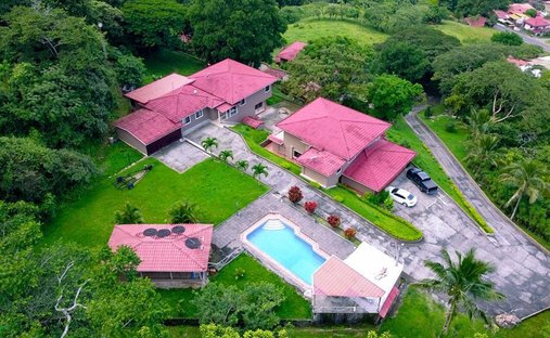 Haus in Cinco Esquinas, San José, Costa Rica 1
