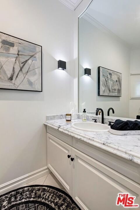 Condo in Beverly Hills, California, United States 5 - 18002026