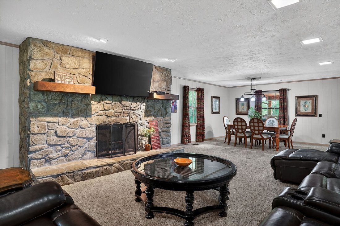 House in Smithville, Tennessee, United States 4 - 18001802