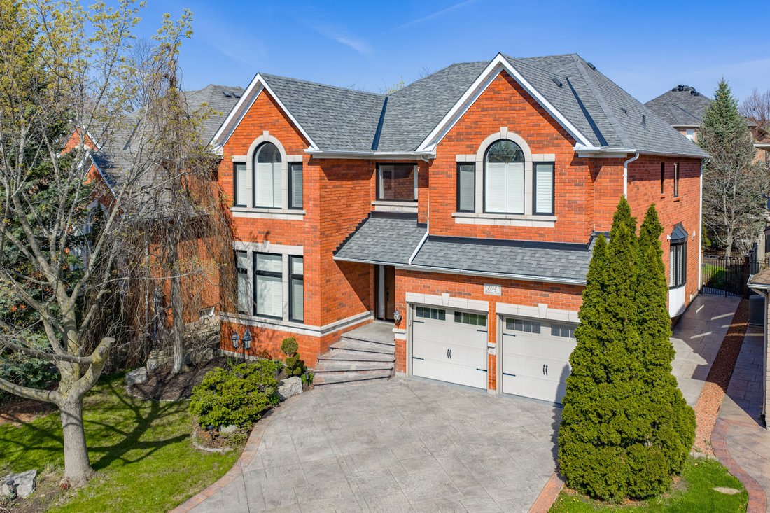 House in Oakville, Ontario, Canada 2 - 18001258