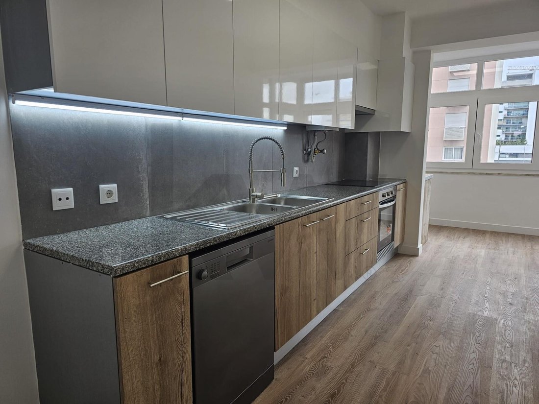 Apartment in Sao Domingos de Benfica, Lisbon, Portugal 4 - 17984078