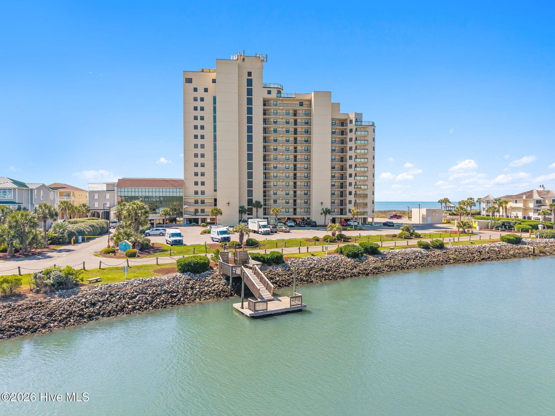 Condo in Ocean Isle Beach, North Carolina, United States 5 - 18002032