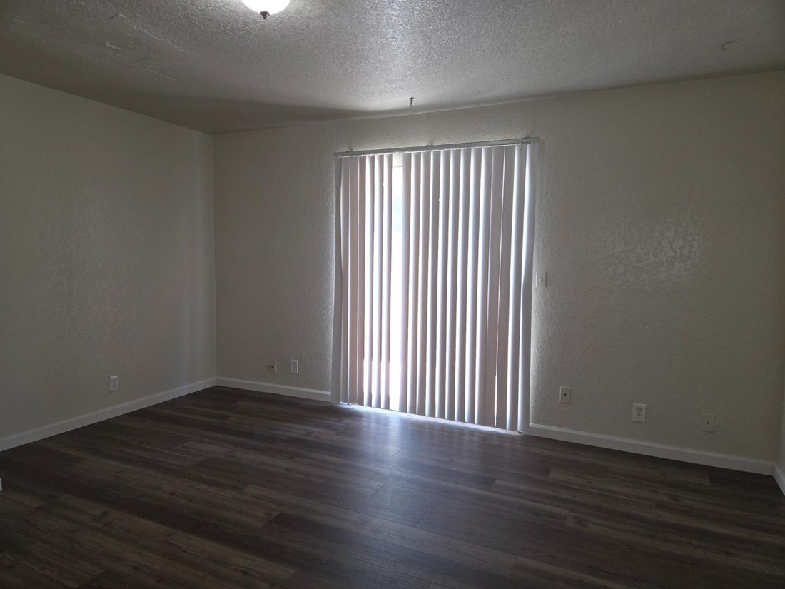 Fresno, California, United States 4 - 18001659