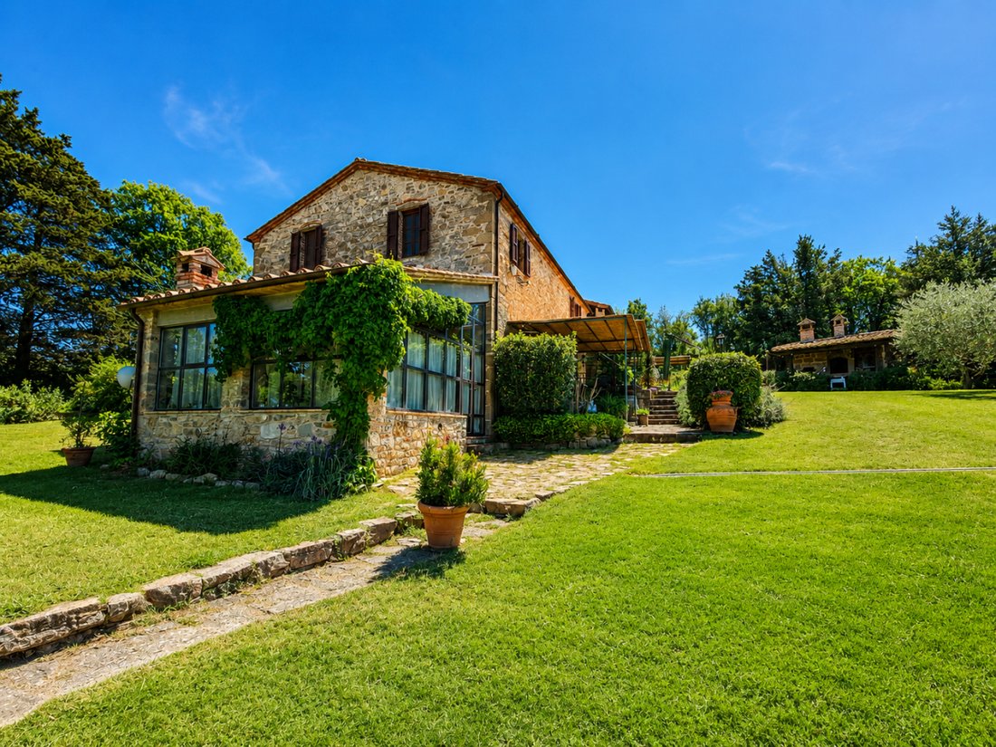 House in Passignano sul Trasimeno, Umbria, Italy 3 - 18002544