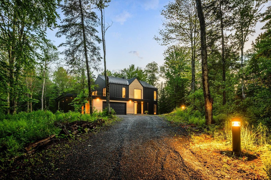 House in Magog, Quebec, Canada 2 - 16311328