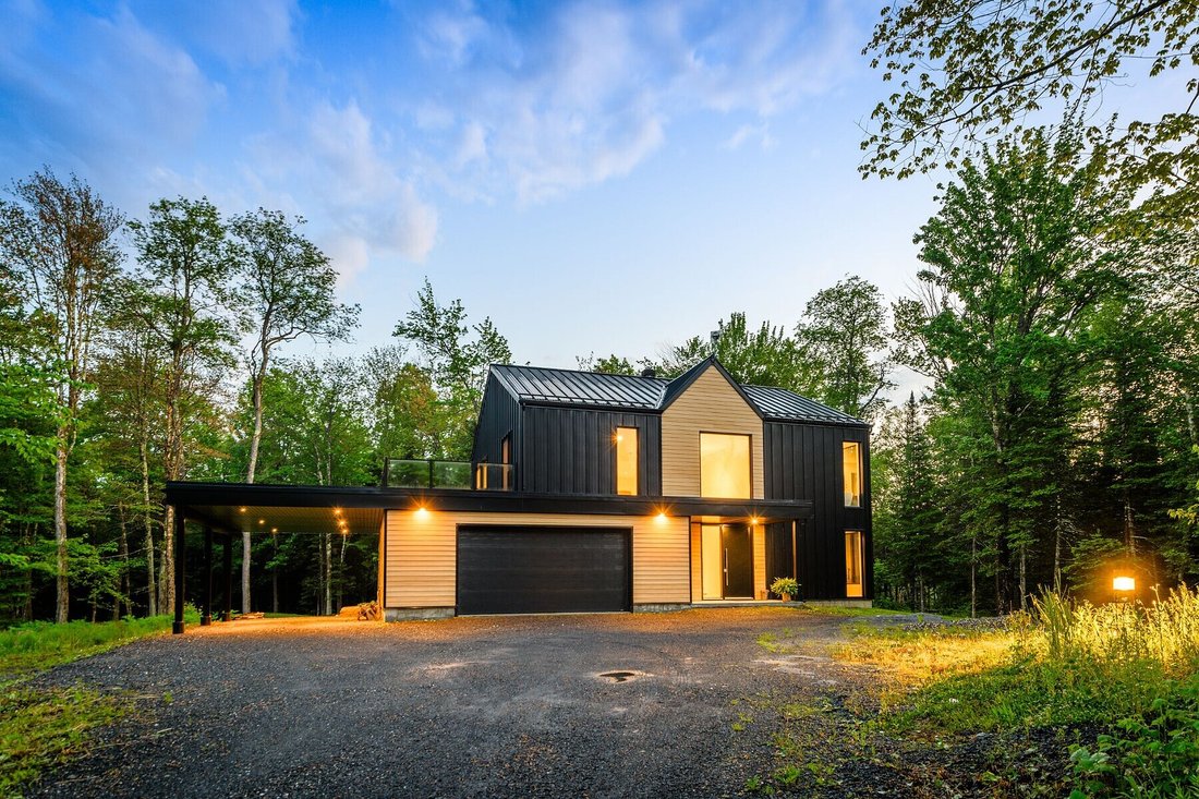 House in Magog, Quebec, Canada 1 - 16311328
