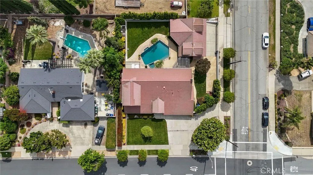 House in Upland, California, United States 5 - 18001988