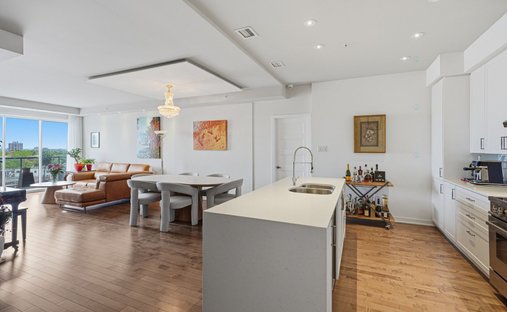 Condo in Mount Royal, Quebec, Canada 1