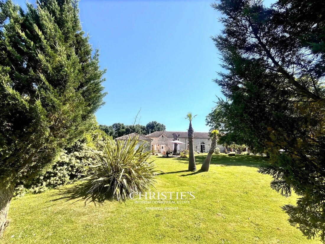 Estate in Prayssas, Nouvelle-Aquitaine, France 4 - 17902636