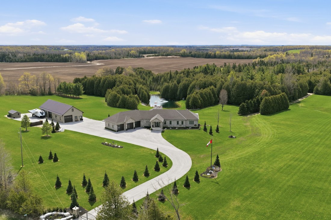 House in Markdale, Ontario, Canada 1 - 18003006