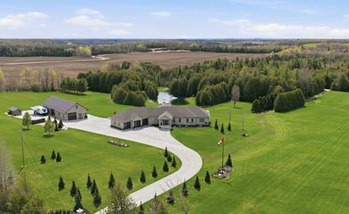 House in Markdale, Ontario, Canada 1