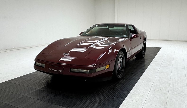 Coupe in Morgantown, United States 1 - 18003703