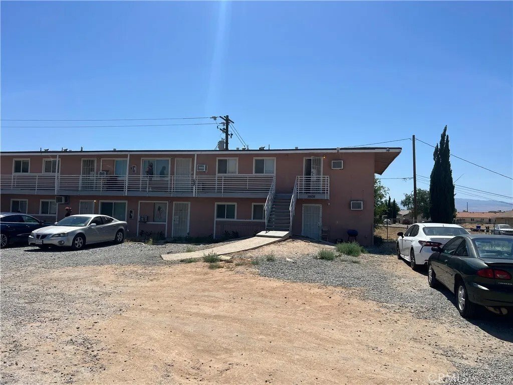Apple Valley, California, United States 2 - 18003625